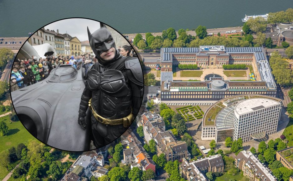 Batman Batmobil Düsseldorf NRW-Forum Superheroes 2024