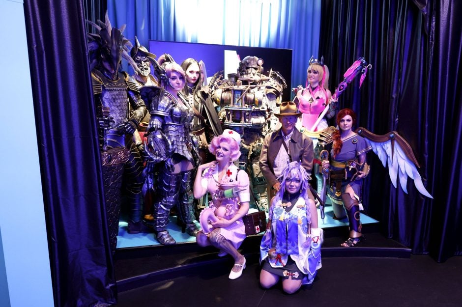 Cosplayer auf der weltgrößten Computerspielmesse Gamescom 2024 in Köln