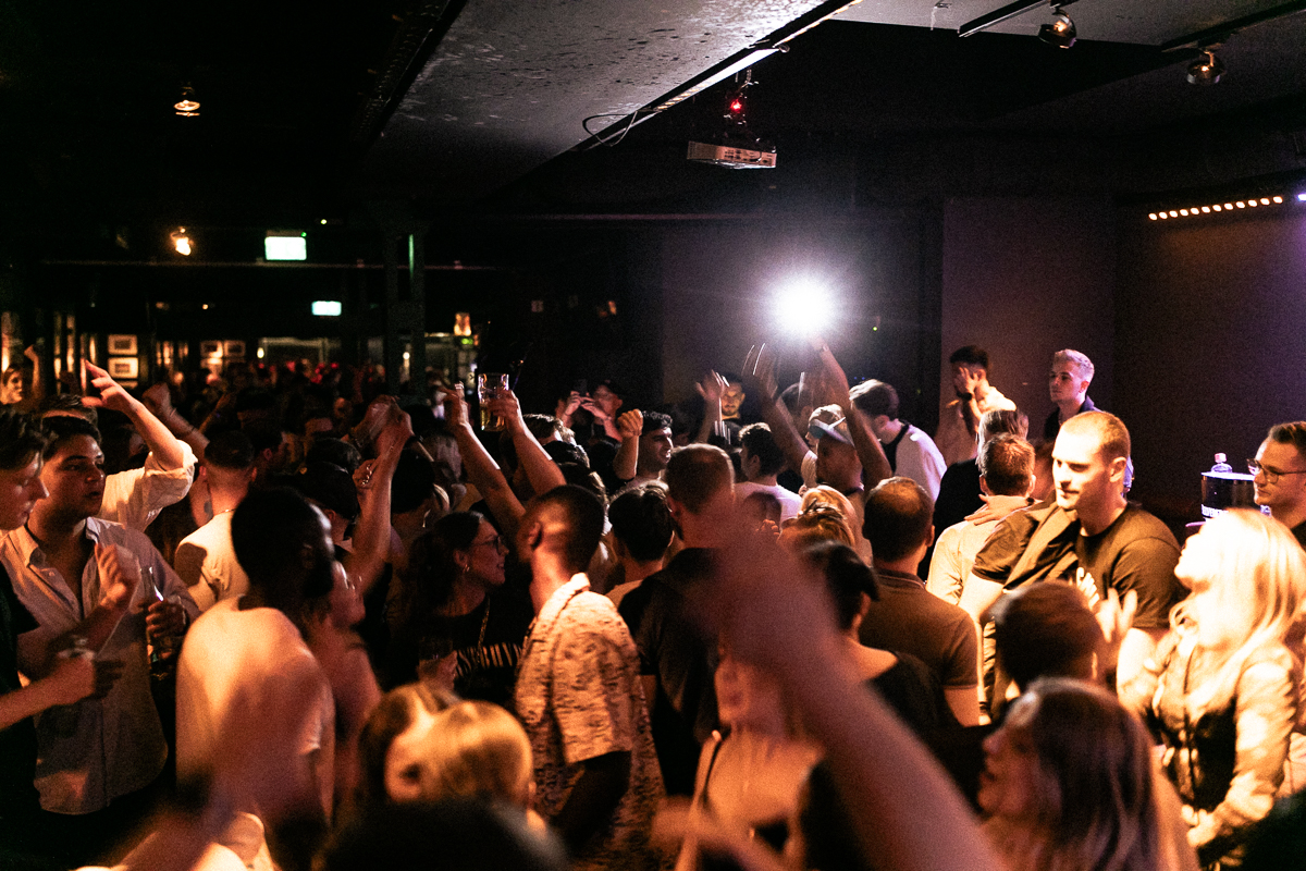 Feiern in Düsseldorf: Diese Partys locken heute in die Clubs und Bars