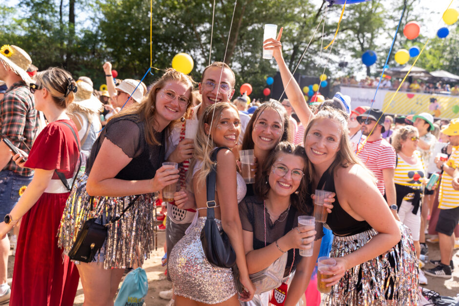 Bildergalerie: „Jeck im Sunnesching“ im Jugendpark Köln – bunte Bilder vom Festivalspaß am Samstag, 7. September 2024