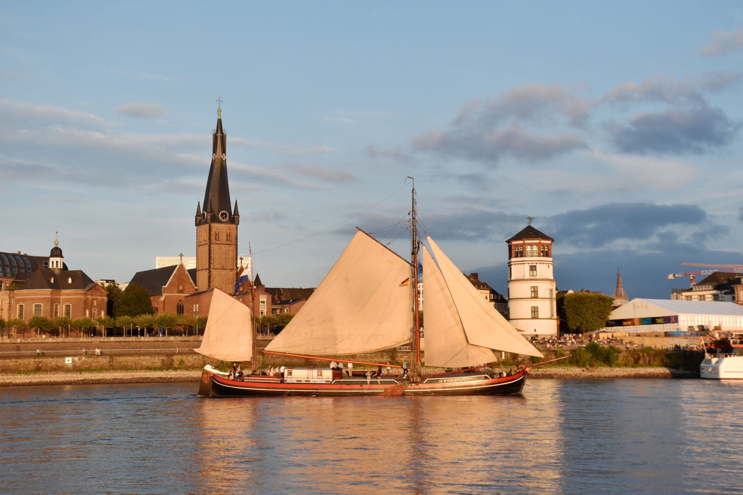 Frachtsegler Helena Düsseldorf Rhein