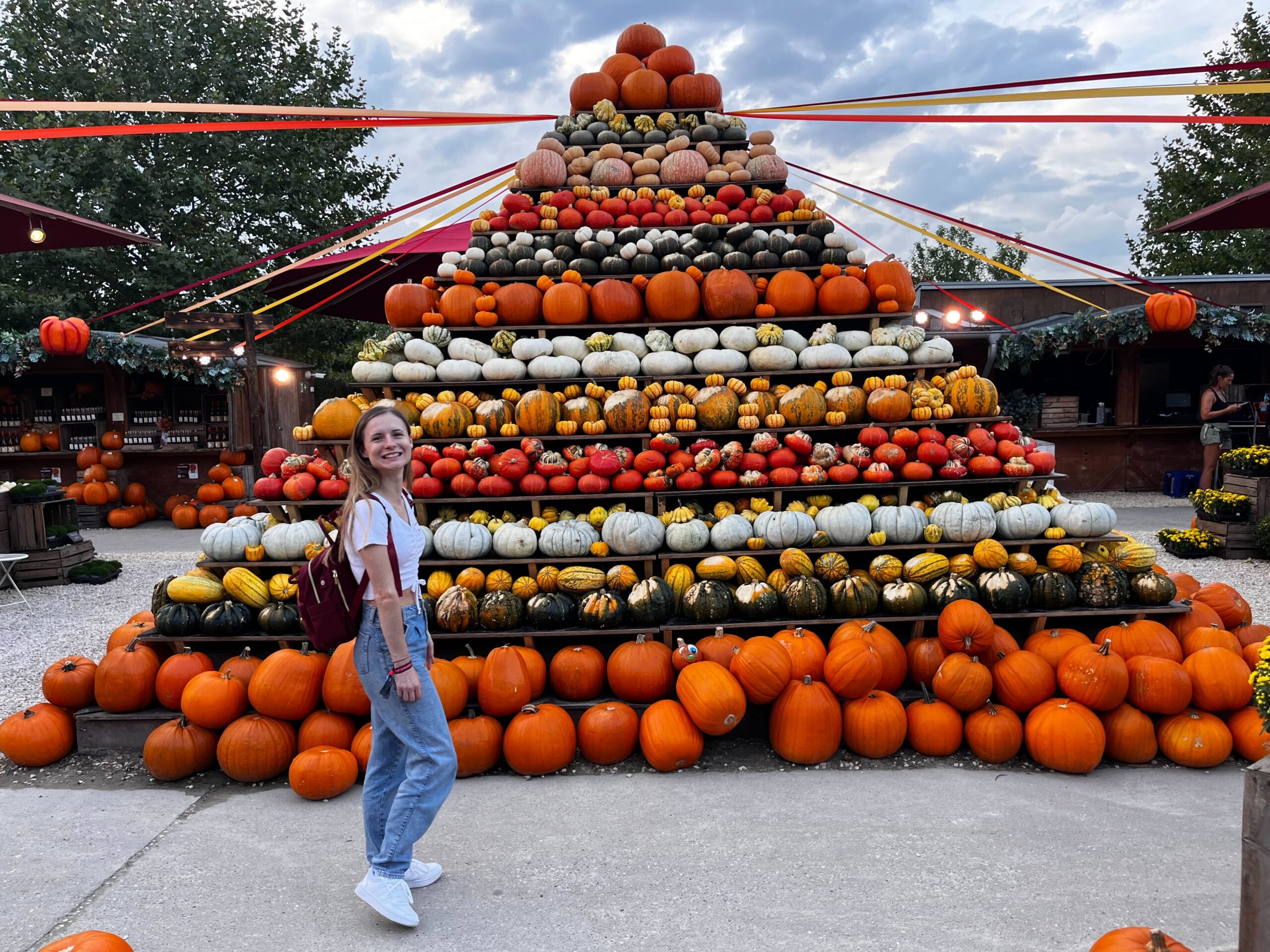 Der Erlebnisbauernhof Gertrudenhof in Hürth startet in die Herbstsaison 2024. Eines der Highlights vor Ort: die Kürbispyramide!