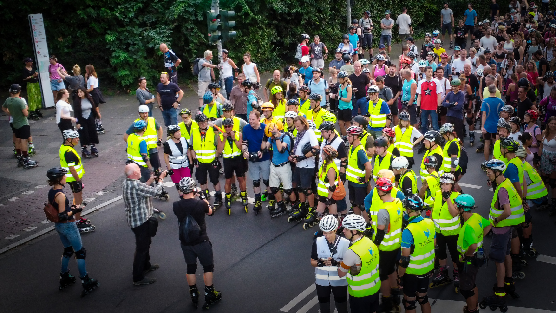 Rollnacht Düsseldorf: OB Keller rollt beim Finale auf Skates mit – 2025 geht es weiter!